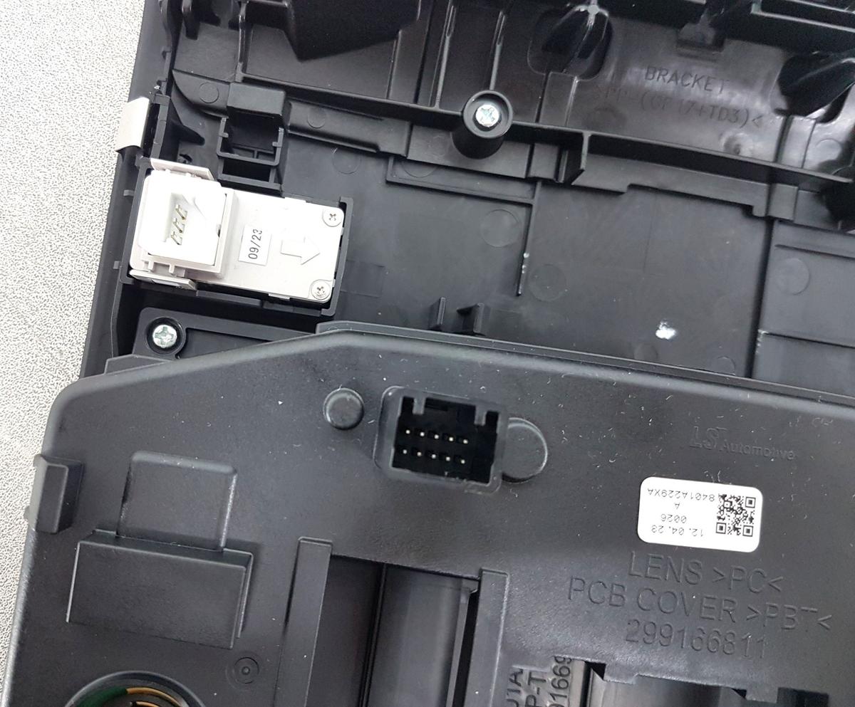 Mitsubishi Eclipse Cross Innenraumleuchte Leseleuchte vorn Bj23 8401A229XA