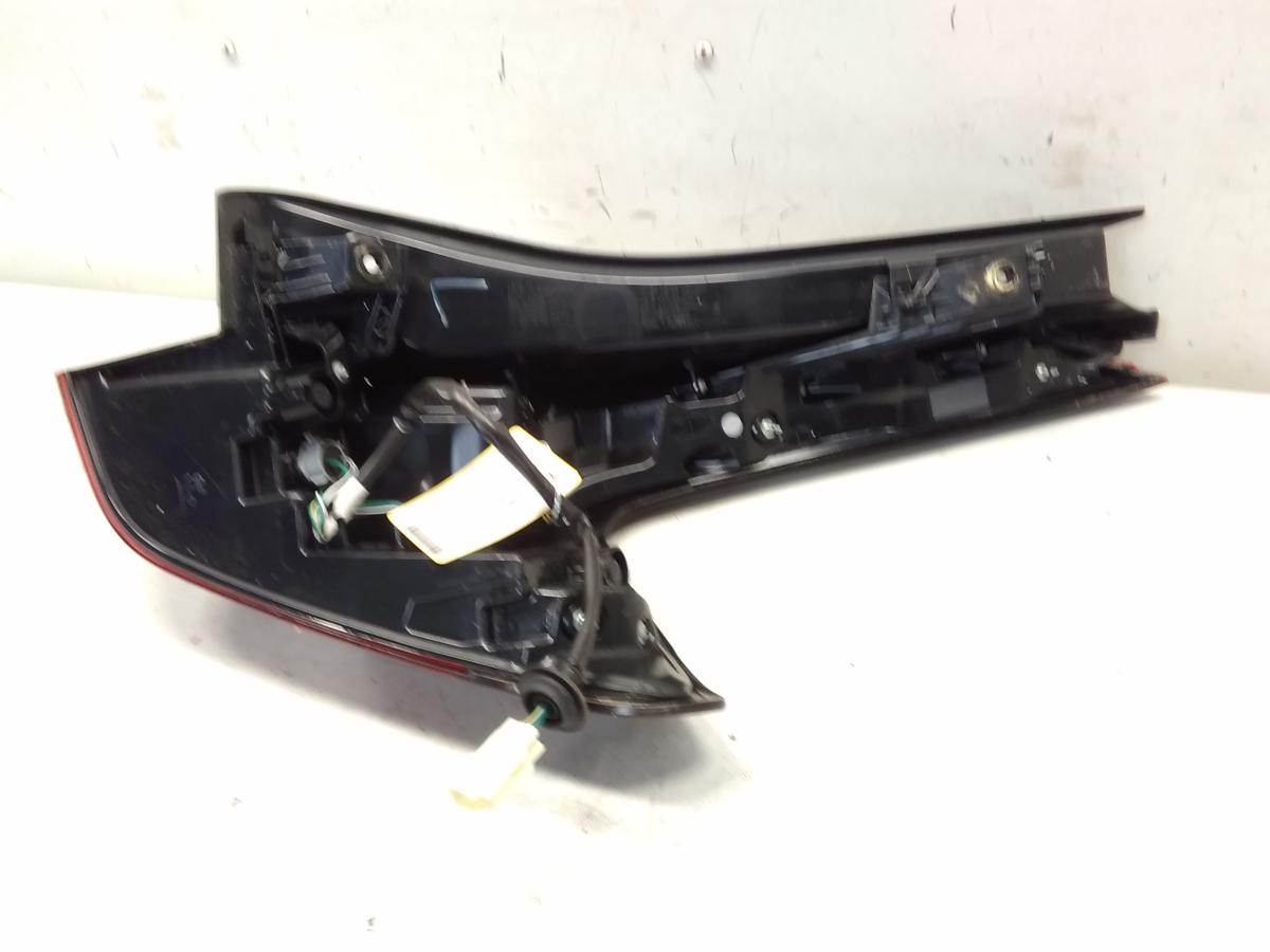Mitsubishi Eclipse Cross original R&uuml;ckleuchte Schlussleuchte links LED 8330B327