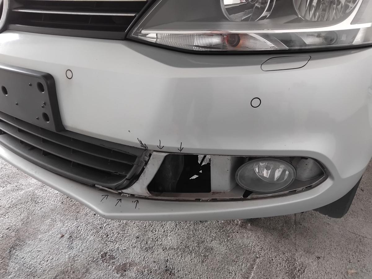 VW Jetta VI 162 original Stossf&auml;nger vorn SRA PDC besch&auml;digt! Bastlerteil BJ2012