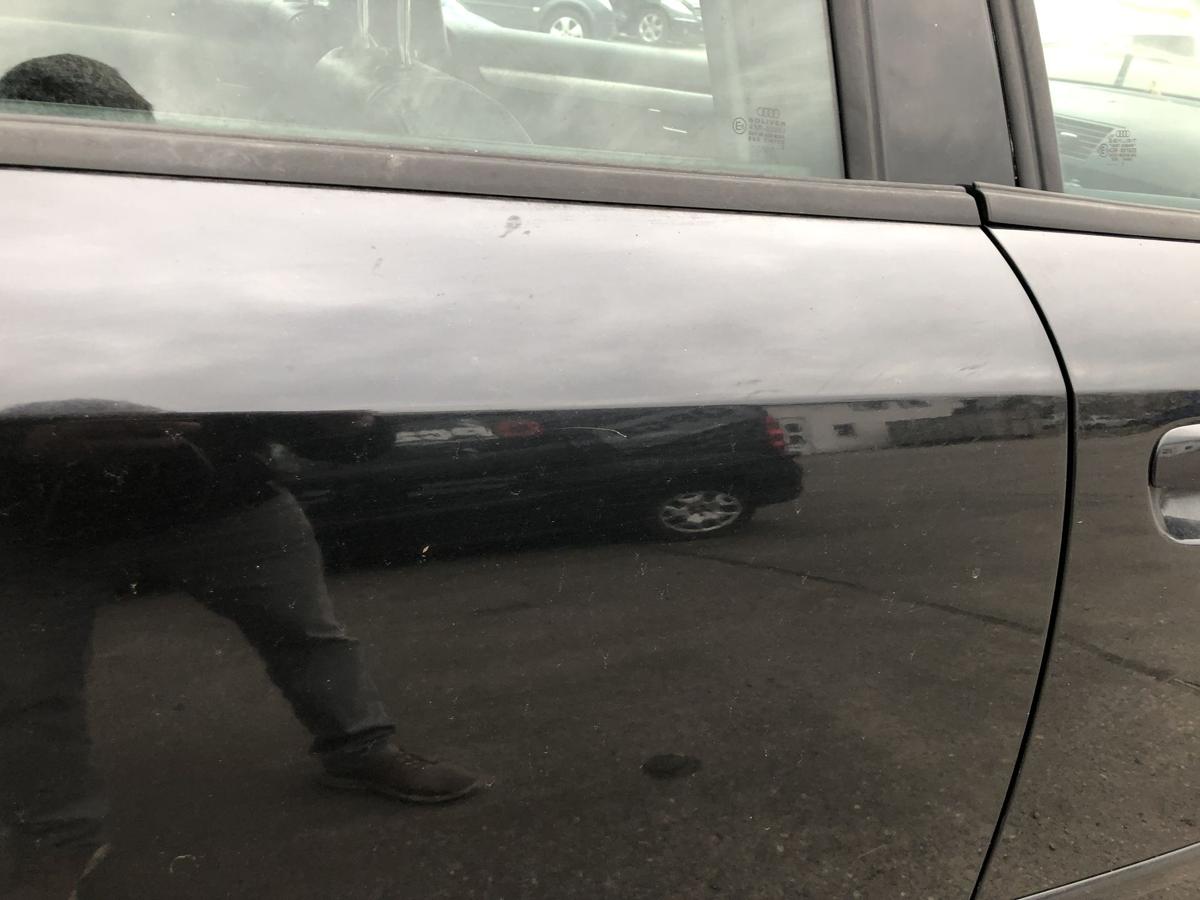 Audi A4 8E B6 Avant T&uuml;r hinten rechts Fondt&uuml;r Scheibenrahmen LZ9W Ebonyschwarz
