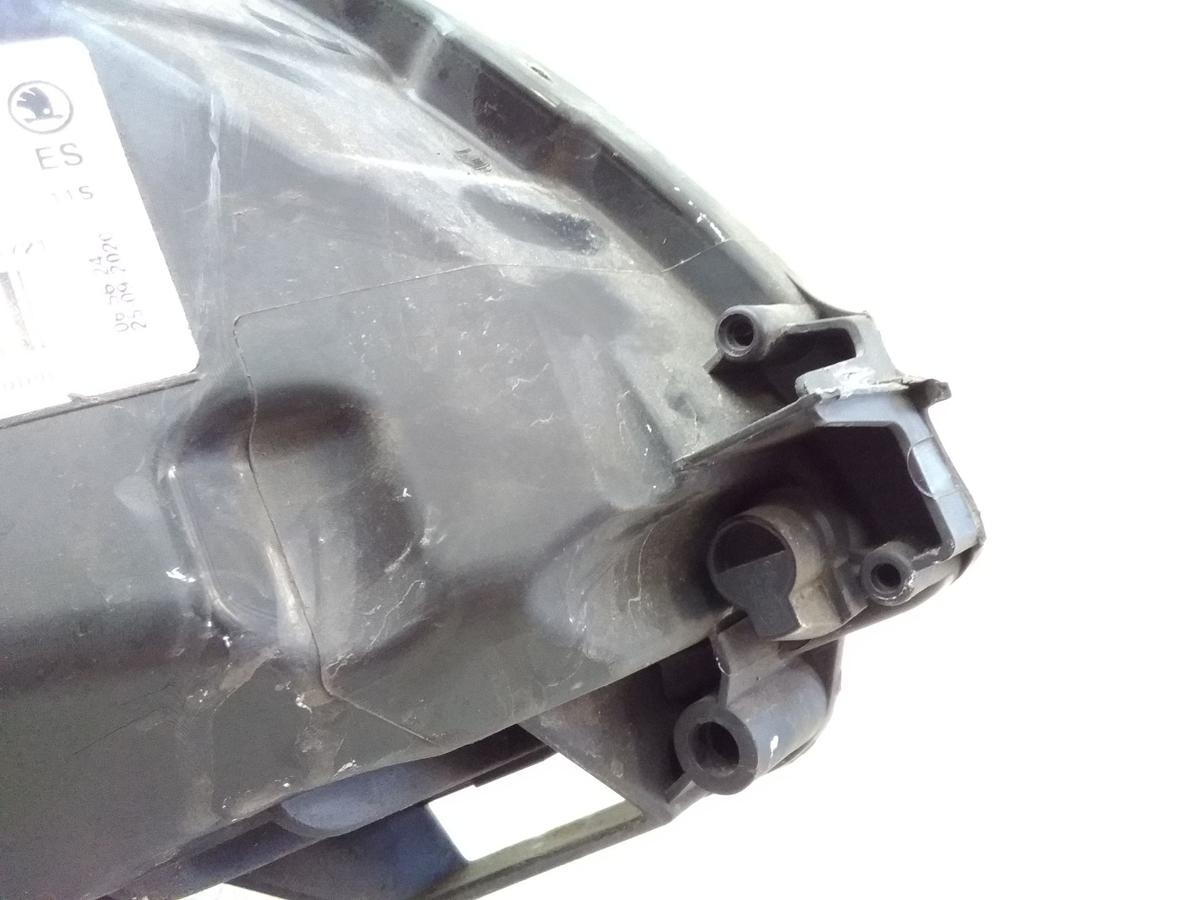 Skoda Fabia 2 5J original Scheinwerfer links H4 Hella mit LWR besch&auml;digt Bj.2010