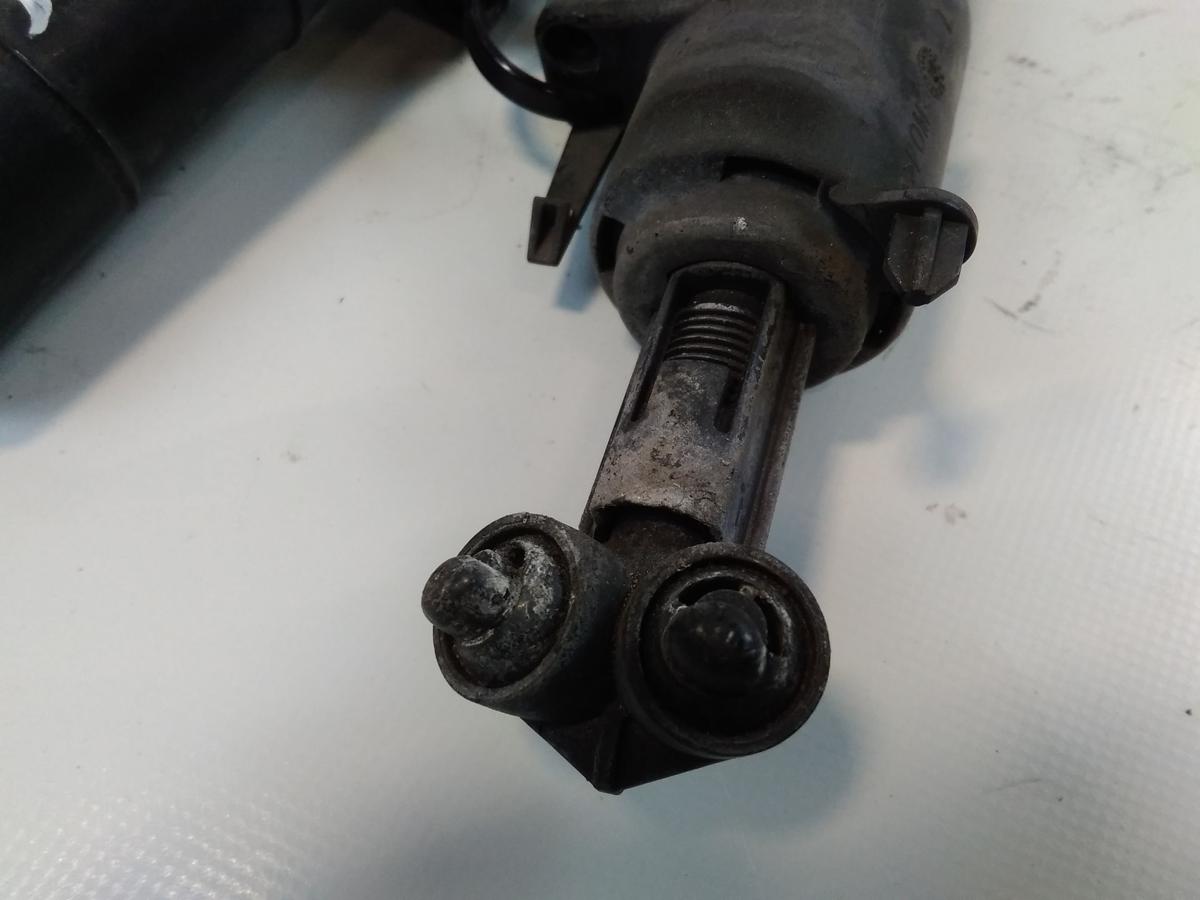 Mercedes E-Klasse Coupe C207 original Satz Hubzylinder mit D&uuml;se SRA Bj.2009