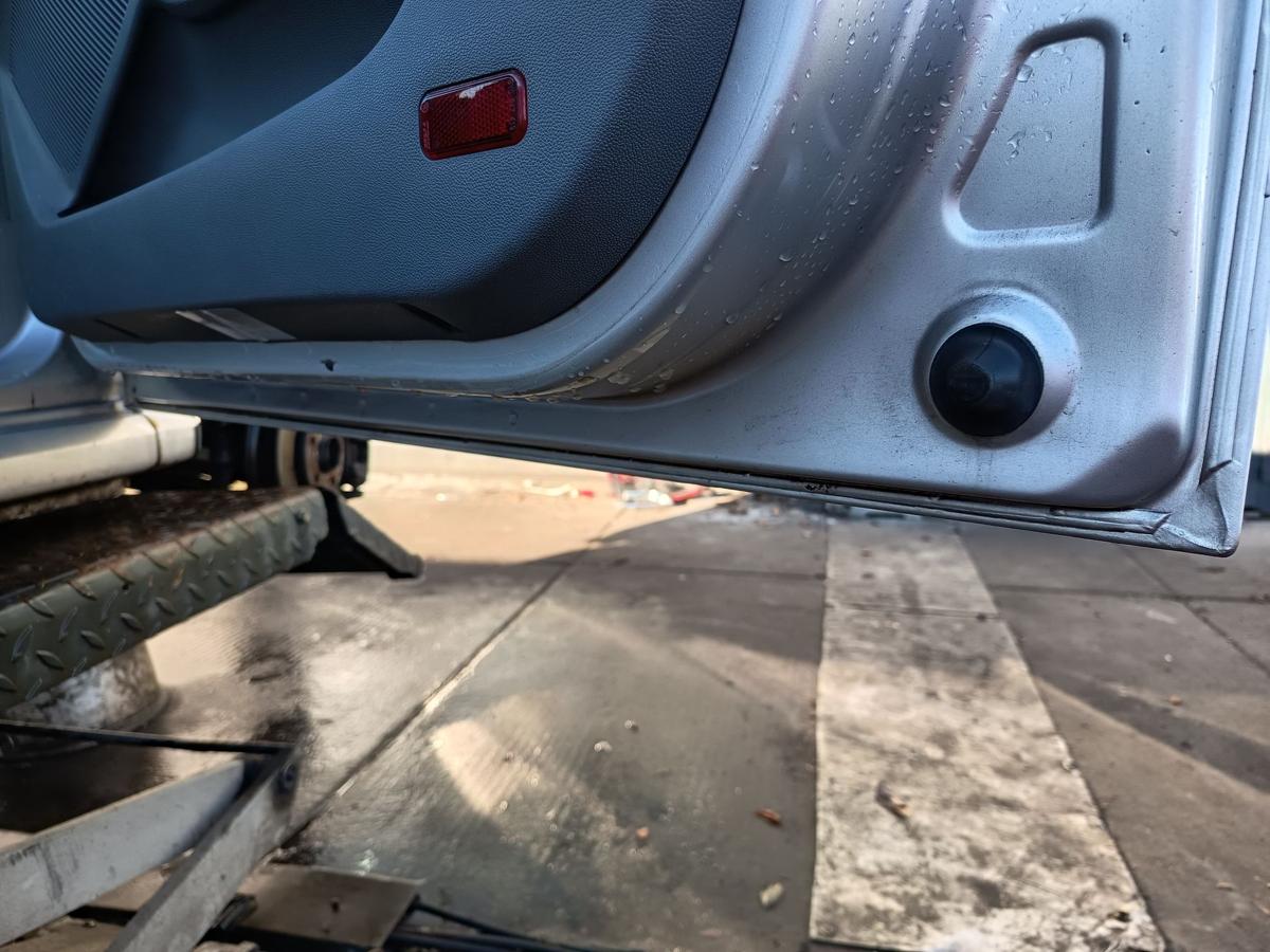 Skoda Fabia 6Y original T&uuml;r vorn rechts Beifahrer Rohbau F7T Diamantsilber Bj 02