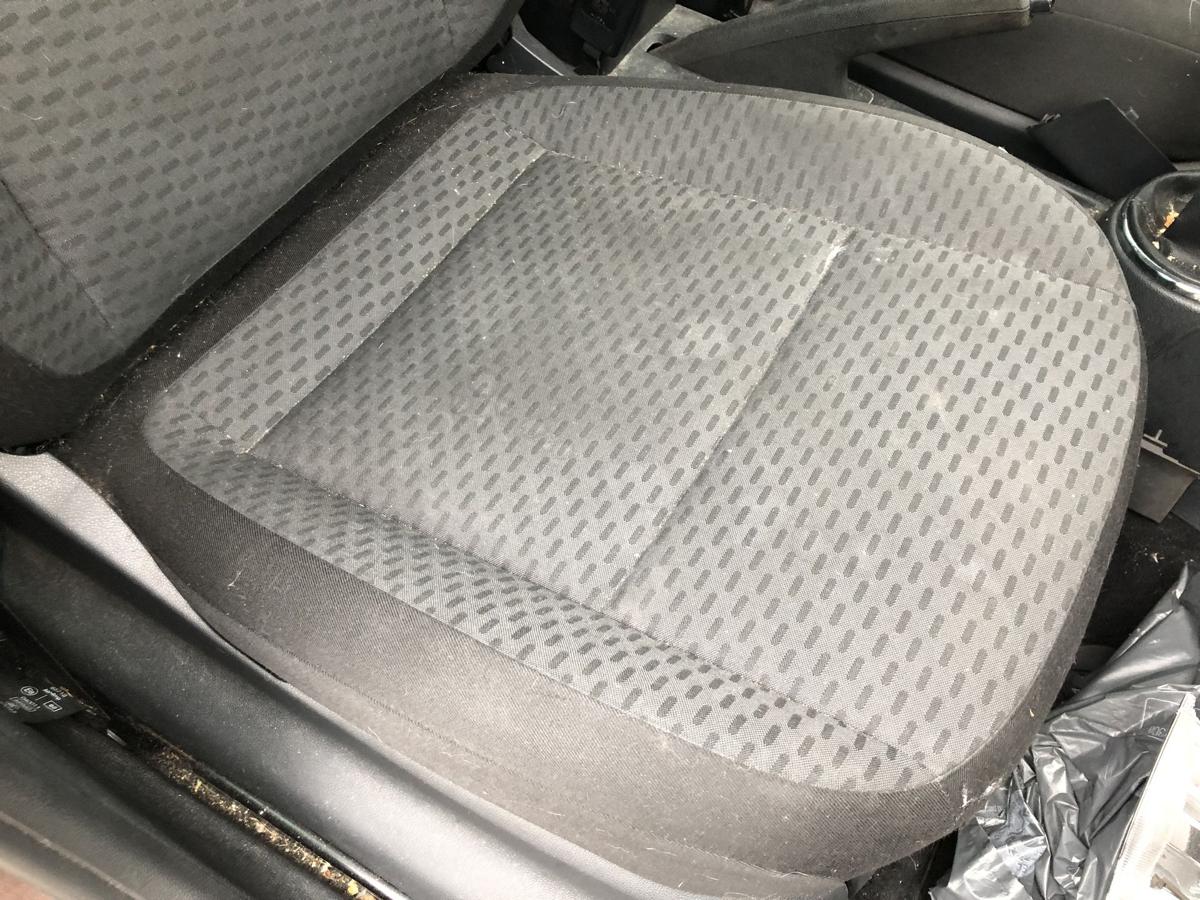 Skoda Roomster 5J Sitz vorn rechts Beifahrersitz Stoff mit Muster ohne Heizung