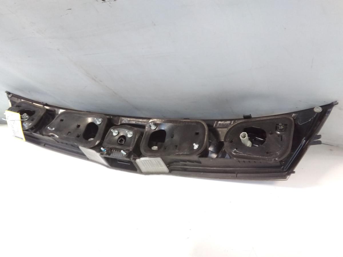 Honda Civic 8 FK2 original R&uuml;ckleuchte Heckblende Mitte 5t&uuml;rig Facelift BJ2009