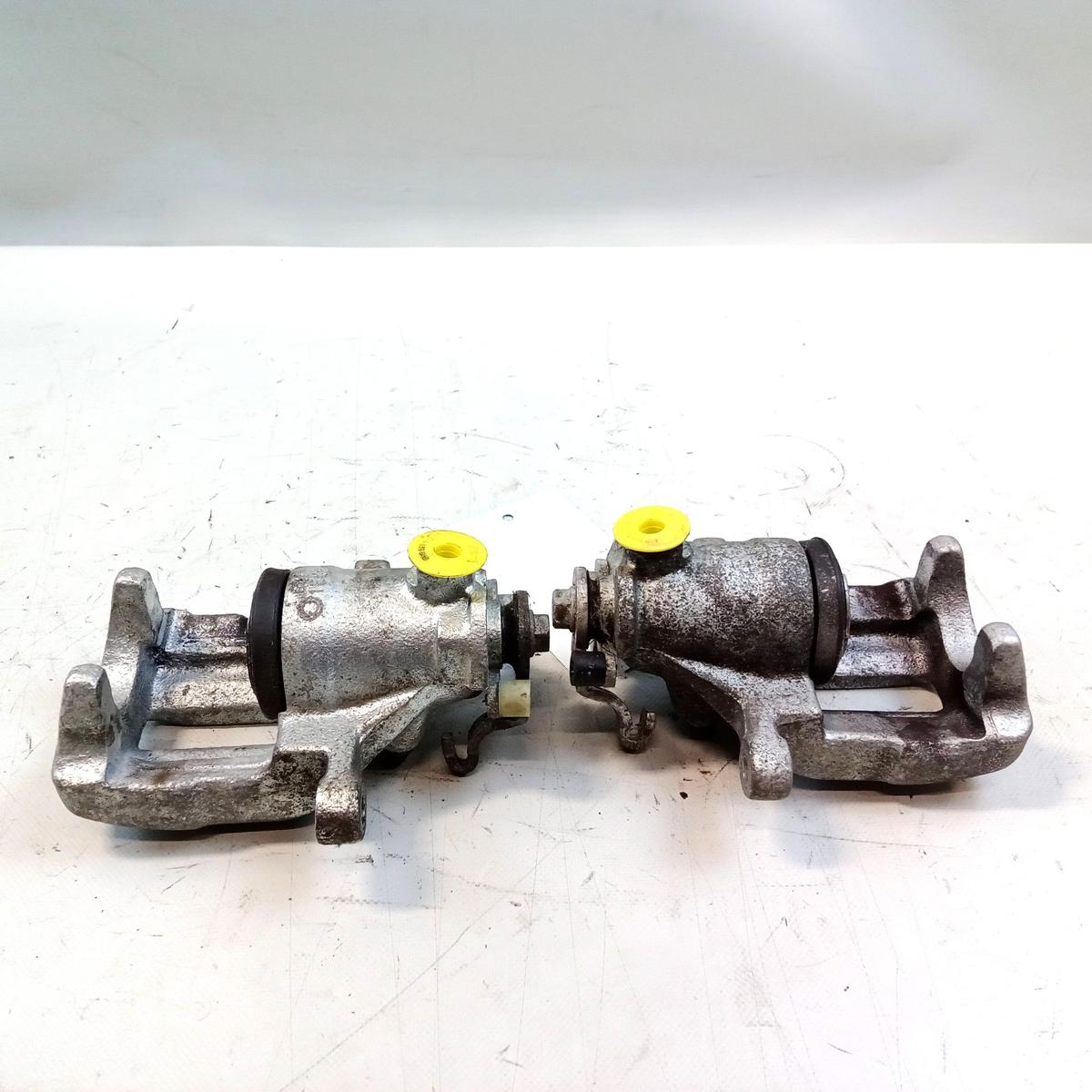 Audi 80 B4 Satz Bremss&auml;ttel Hinterachse 2.0 85kw 2WD Bj.1994