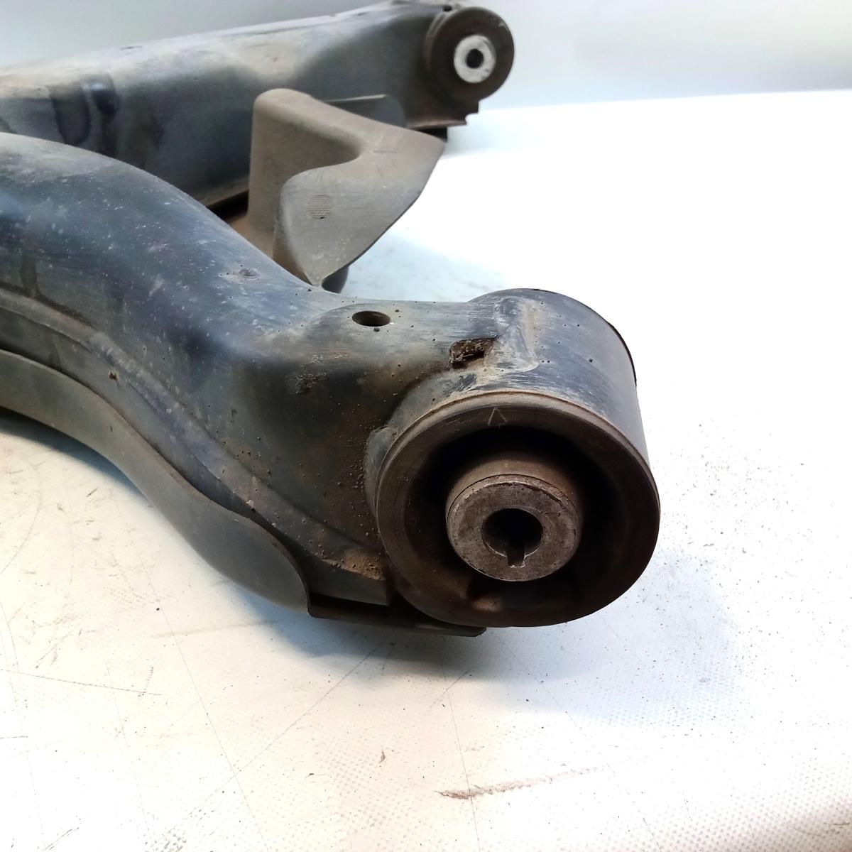 Mercedes eVito Kasten 447 original Querlenker Schwinge Hinterachse links BJ2021