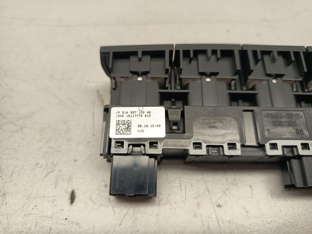 Skoda Rapid original Schalter Sitzheizung Schaltereinheit 5JA927132AQ Bj 2016