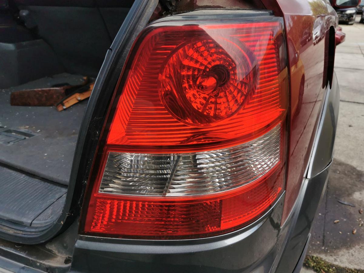 Kia Sorento JC R&uuml;ckleuchte Schlussleuchte R&uuml;cklicht hinten rechts bis 2006