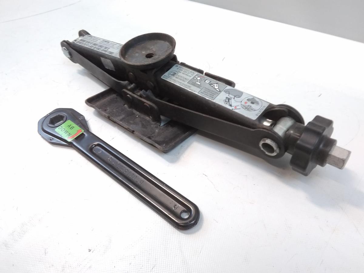 Mercedes A-Klasse W169 original Wagenheber mit Kurbel BJ2005 1685830715