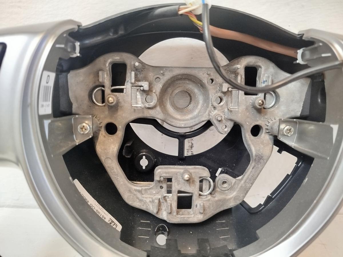 Toyota Yaris XP13 Lenkrad 3 Speichen Lederlenkrad ohne Airbag Mufu
