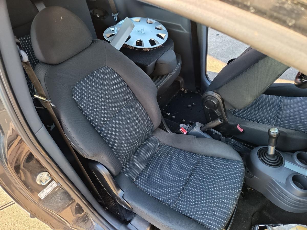 Mitsubishi Colt Z30 original Beifahrersitz vorn rechts Stoff anthrazit Bj 2004