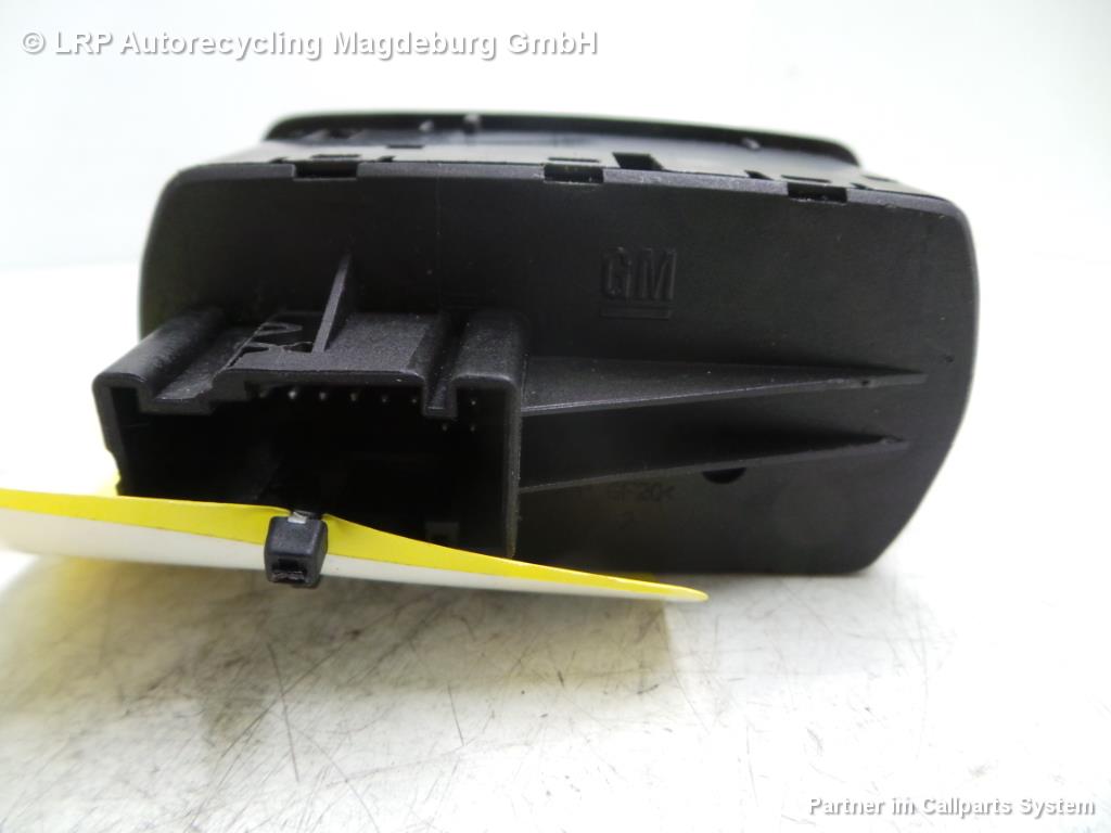 Opel Corsa D Bj.09 3-trg. Fensterheberschalter vorn links 13258521AA