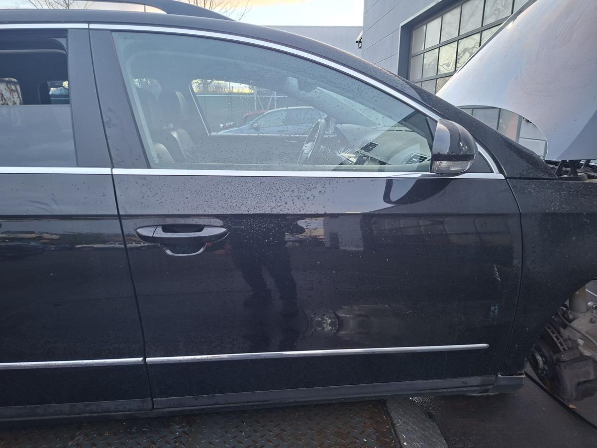 VW Passat 3C Variant original T&uuml;r vorn rechts 041 brillantschwarz mit Kratzer