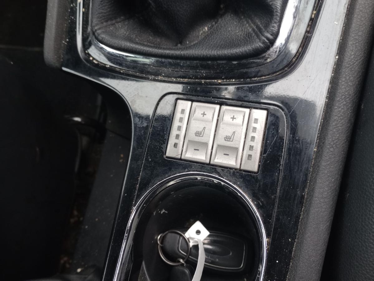 Ford Mondeo IV original Sitz vorne rechts Beifahrer Stoff Leder SHZG Bj 2010