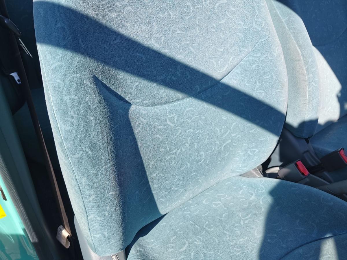 Toyota Yaris XP10 Beifahrersitz Sitz Autositz vorn rechts 3 Türer Velour
