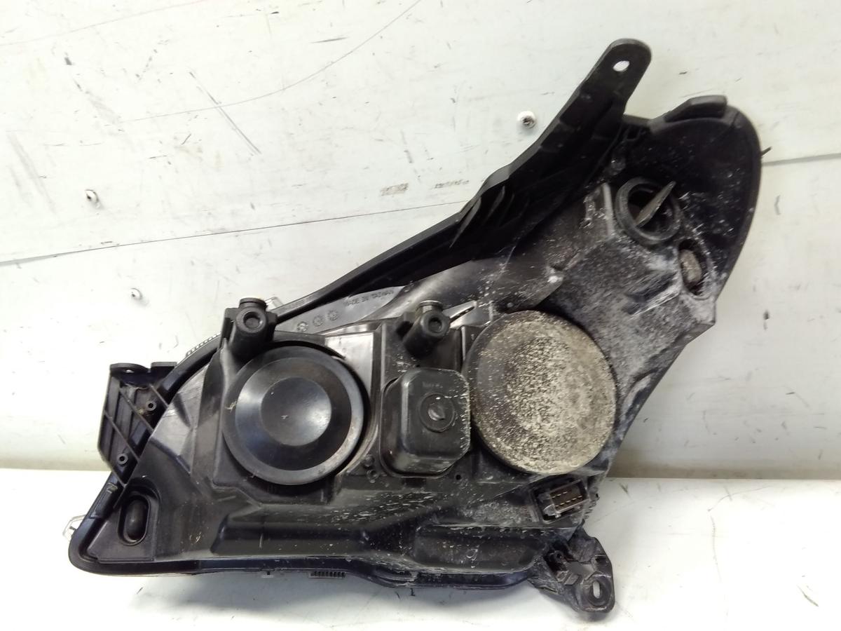 Opel Astra H Scheinwerfer vorn rechts schwarzer Hintergrund Halogen TYC BJ2006