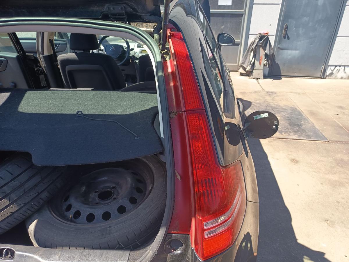 Citroen C4 5t&uuml;rig original R&uuml;ckleuchte rechts Heck Schluss Licht Bj 2008