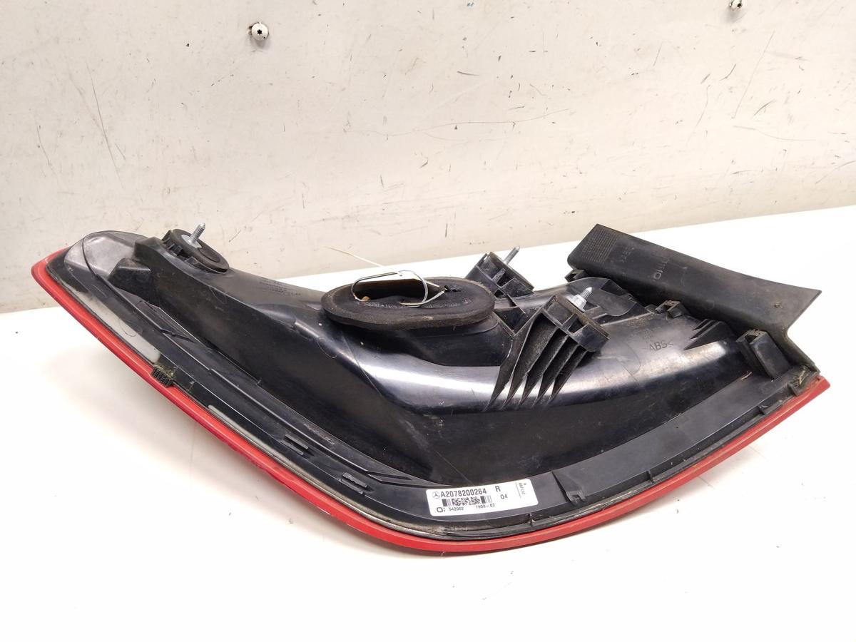 Mercedes E-Klasse Coupe C207 original Rückleuchte Heckleuchte rechts LED Bj.2009