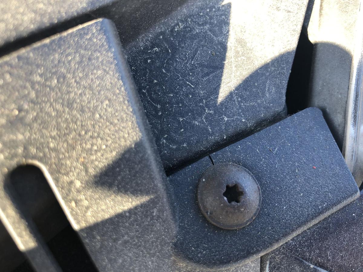 VW Golf 5 V 1K K&uuml;hlergrill Frontgrill mit Logo Grill LA5G Perlblau