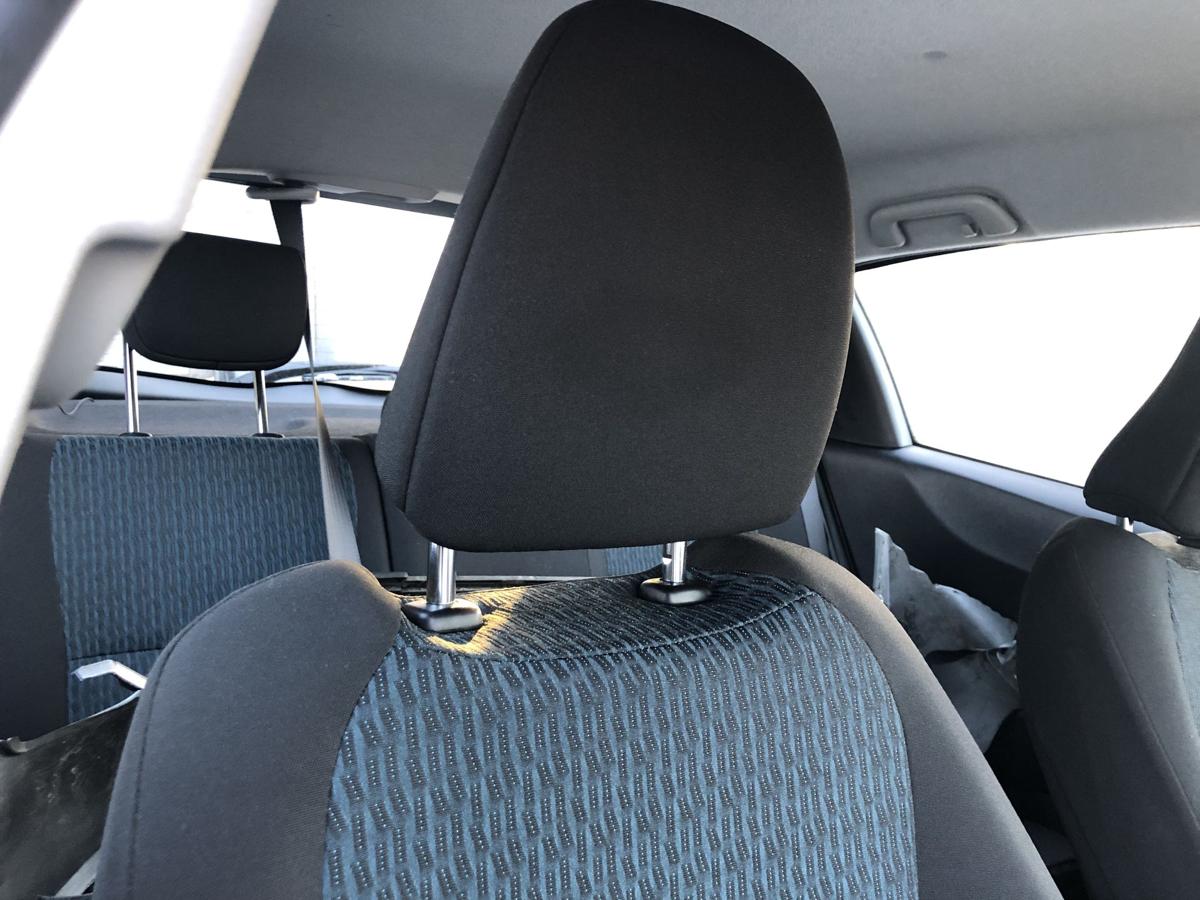 Toyota Yaris XP13 Sitz vorn rechts Beifahrersitz Stoff nur f&uuml;r 5 t&uuml;rer Autositz