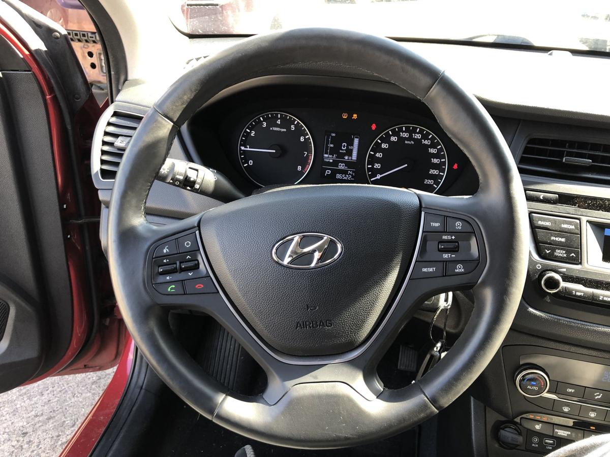 Hyundai i20 GB Lederlenkrad Lenkrad Leder 3 Speichen Multifunktion und Heizung
