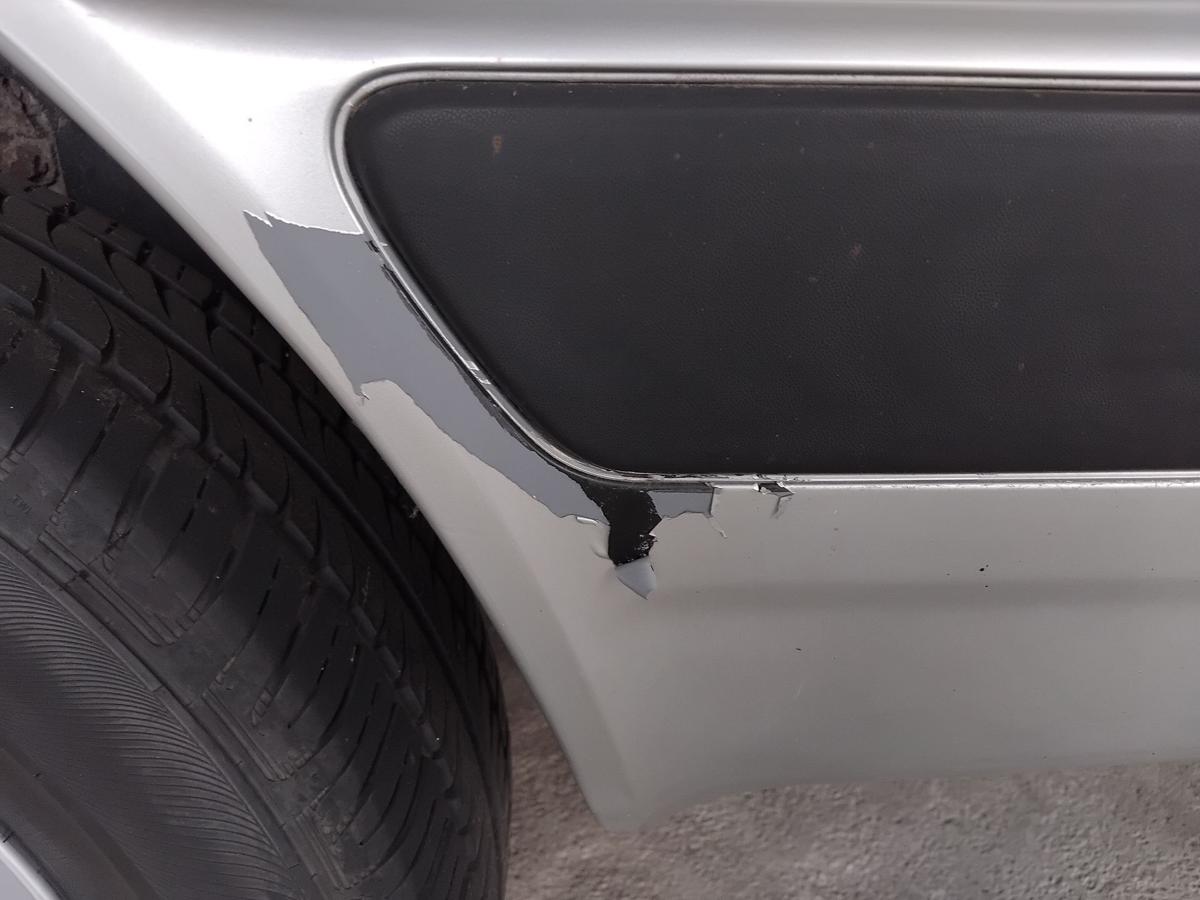 Audi 80 B4 Limousine orig Sto&szlig;stange Sto&szlig;f&auml;nger hinten BJ1992 LY7T Kristallsilber