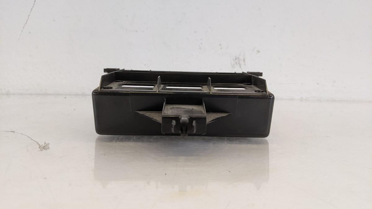 VW Polo 9N3 Ablagefach Mittelkonsole unterm Radio Fach Radiofach Staufach