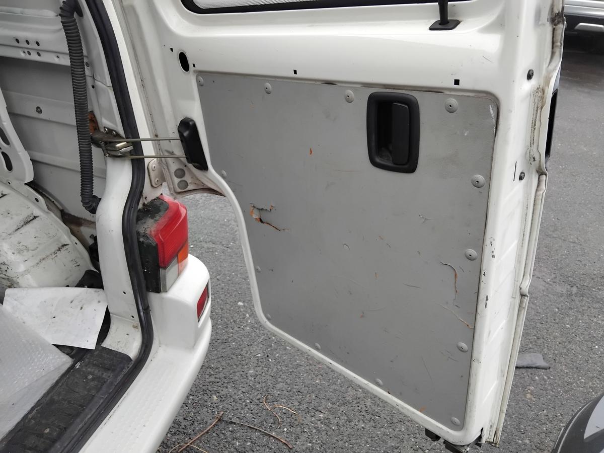 VW T4 Kombi Heckflügeltür hinten rechts L902 Grauweiss mit Scheibe BJ1998