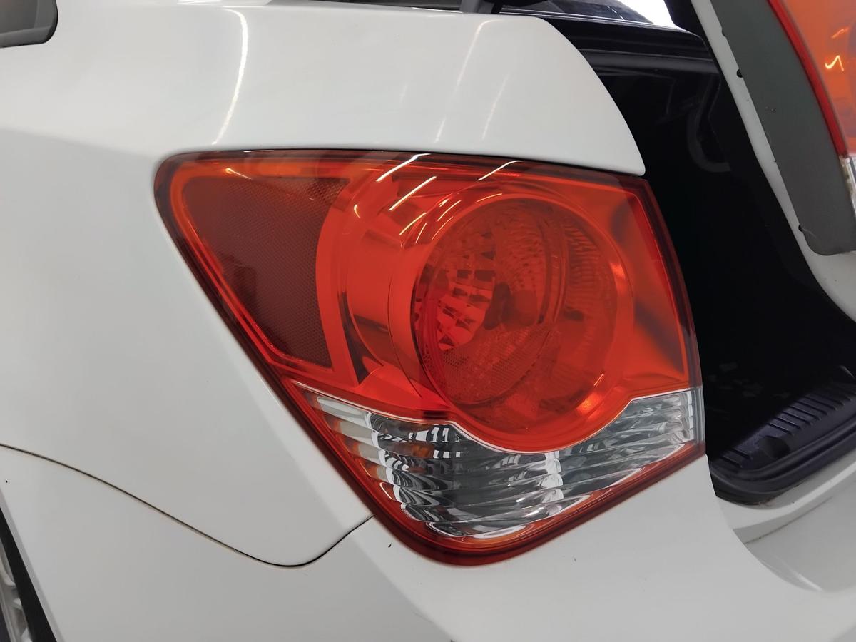 Chevrolet Cruze J300 original R&uuml;ckleuchte Heckleuchte links au&szlig;en Limo BJ2011