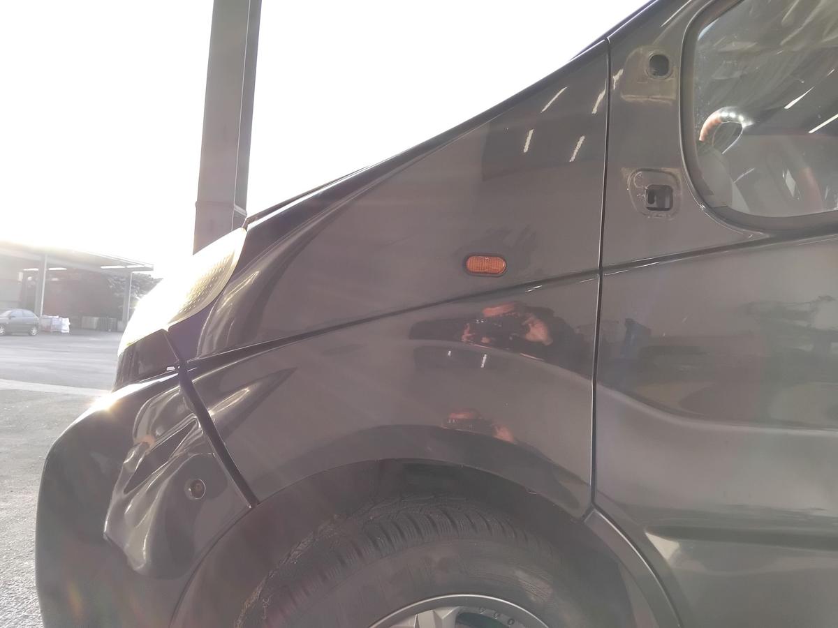 Opel Vivaro A original Kotflügel vorn links mitternachtschwarz L298 BJ2003