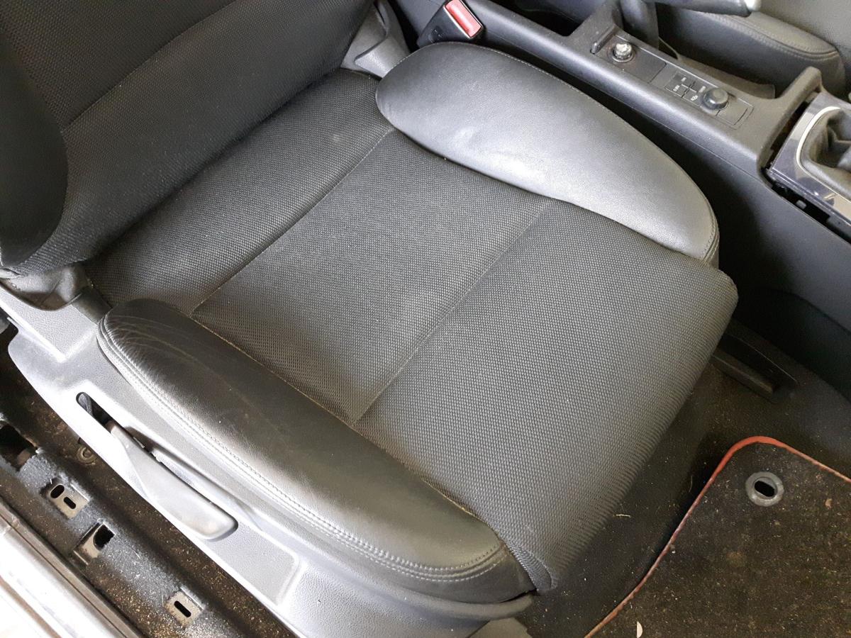 Audi A3 8P 3-Türer original Sportsitz vorn rechts Beifahrersitz Stoff/Leder BJ04