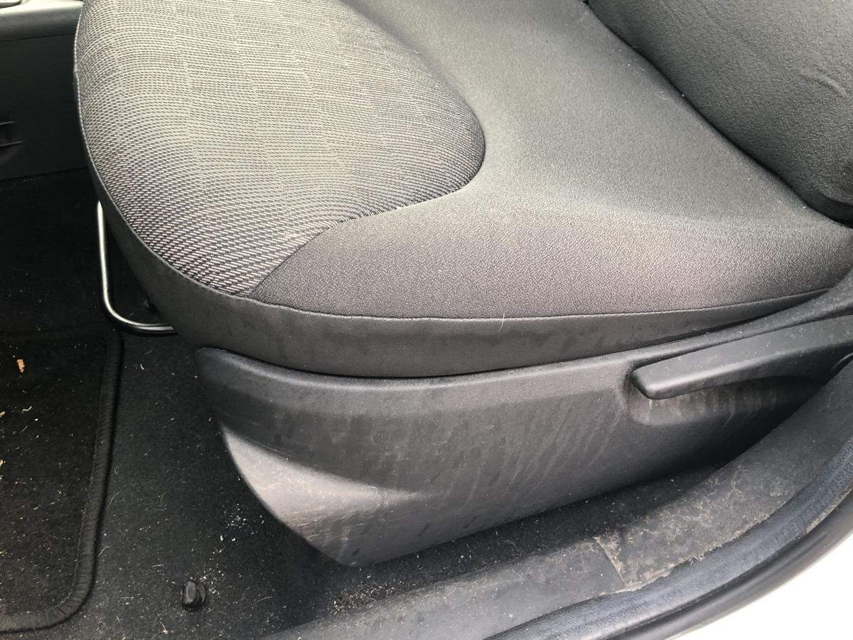Citroen C3 Typ F Sitz vorn links Fahrersitz Stoff ohne Heizung