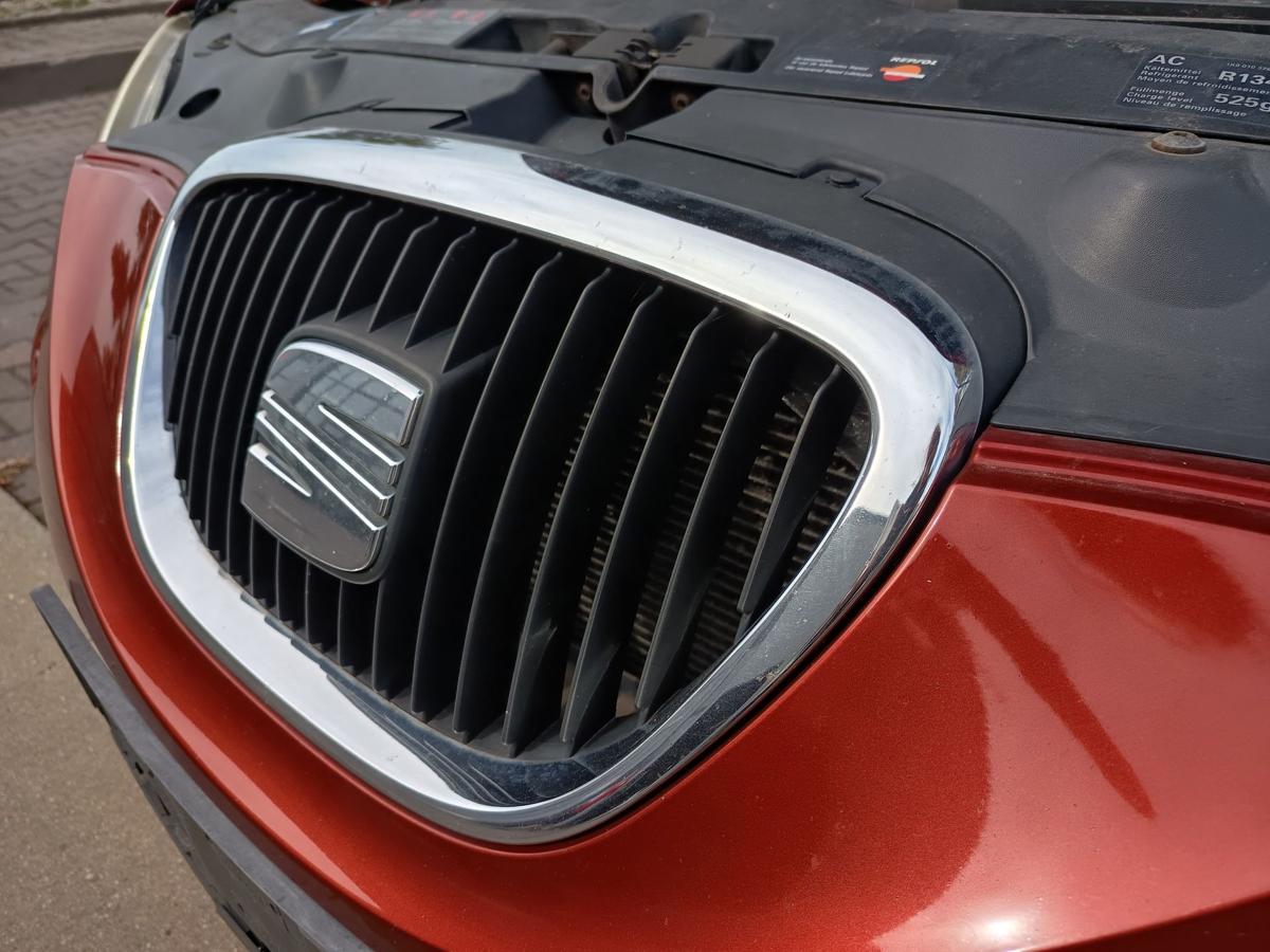 Seat Leon 1P original Kühlergrill Grill mit Emblem Chrom Bj 2005