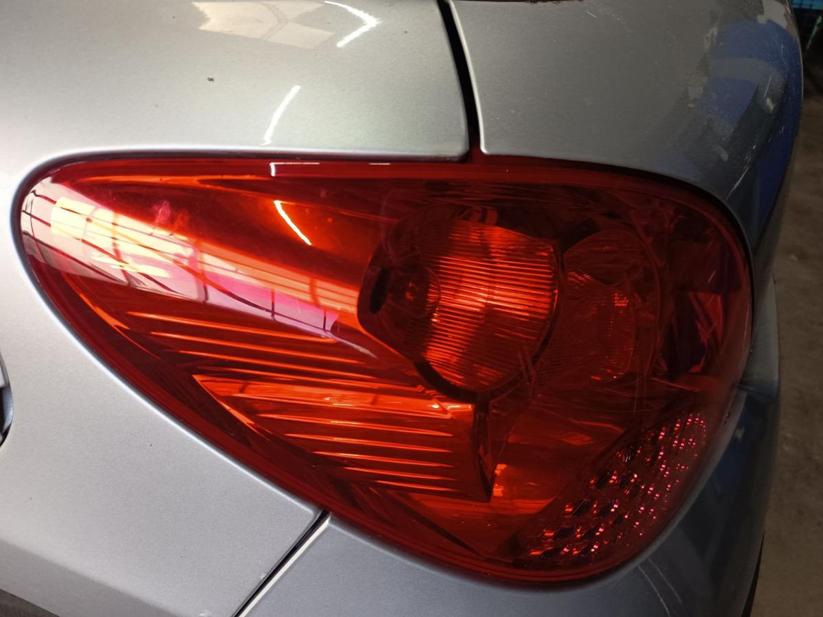 Peugeot 207 Bj 2008 original R&uuml;ck-Schluss-Heckleuchte links Fahrer 5TRG