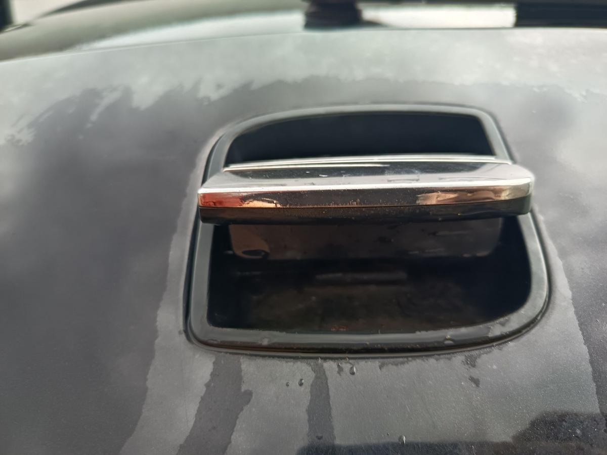 Seat Altea XL original Heckklappengriff &Ouml;ffner Emblem Chrom 5P0827565C Bj 2009