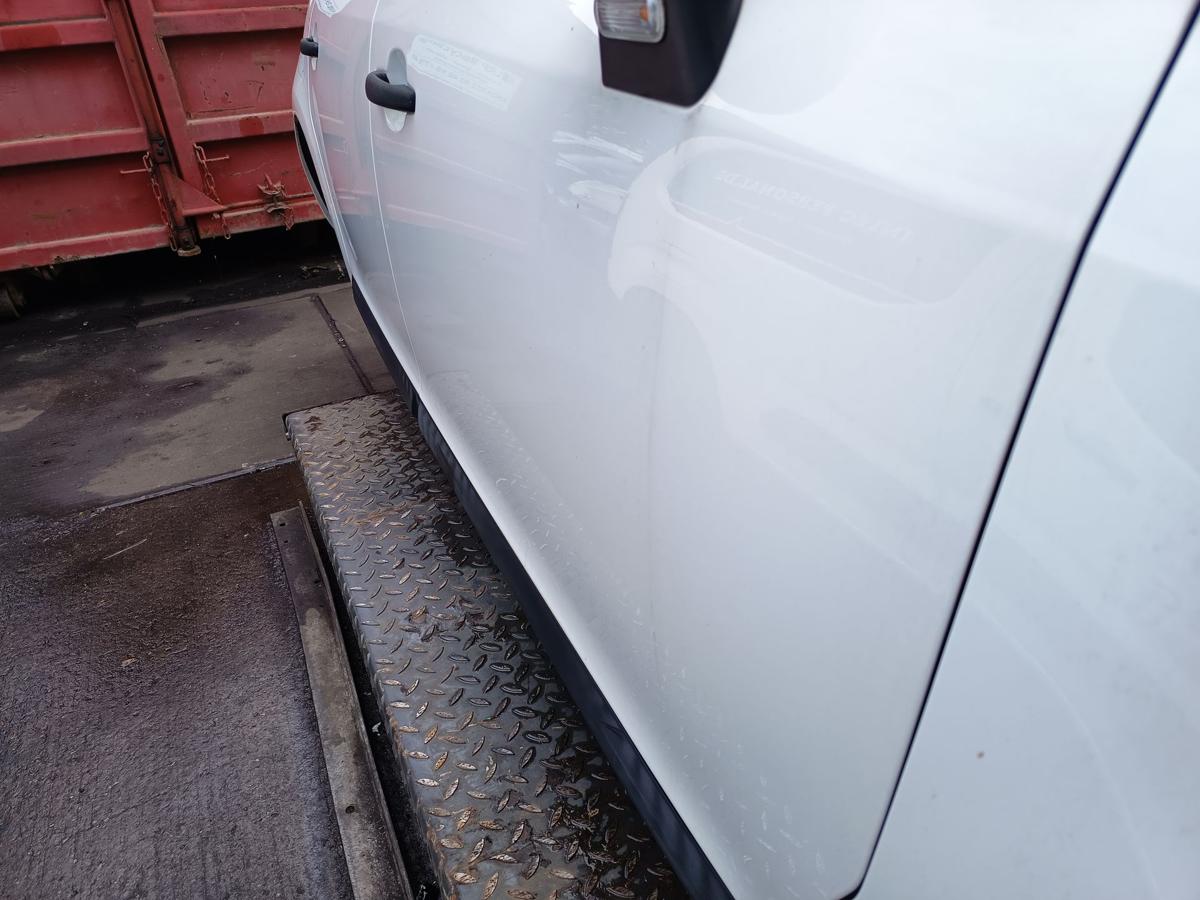 Citroen C4 original Tür vorn rechts 5trg Beifahrer EWP Schneeweiß Bj 2008