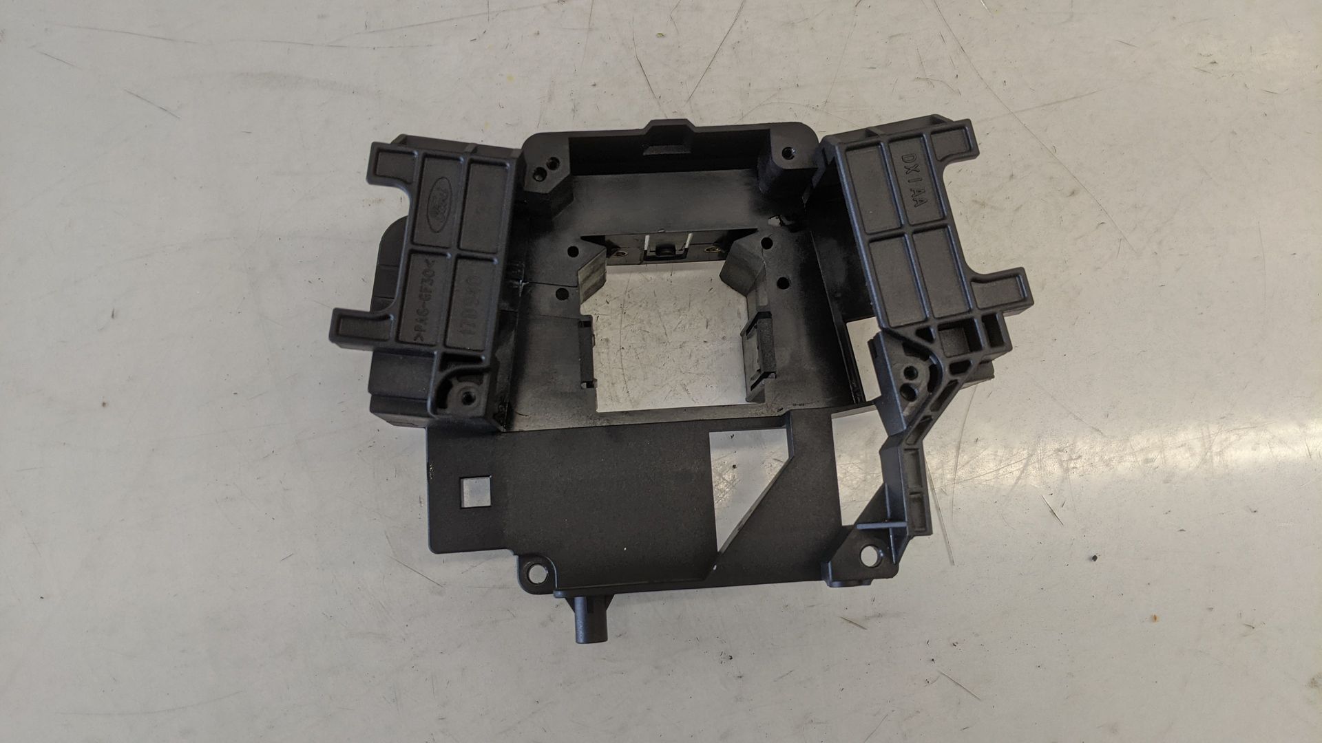 Ford Focus DA3 Halter Träger Kombischalter