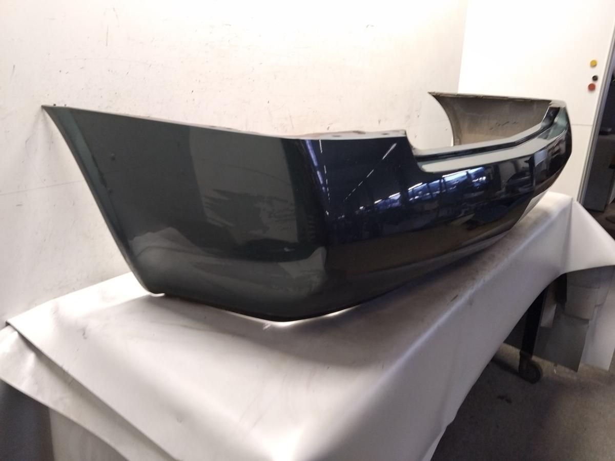 Nissan Primera P12 orig. Sto&szlig;f&auml;nger Sto&szlig;stange hinten Limousine BJ2002 DV9 Gr&uuml;nmetallic