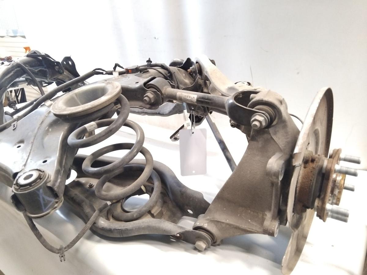 Tesla Model Y RWD original Hinterachse komplett mit Achsschenkeln BJ2023