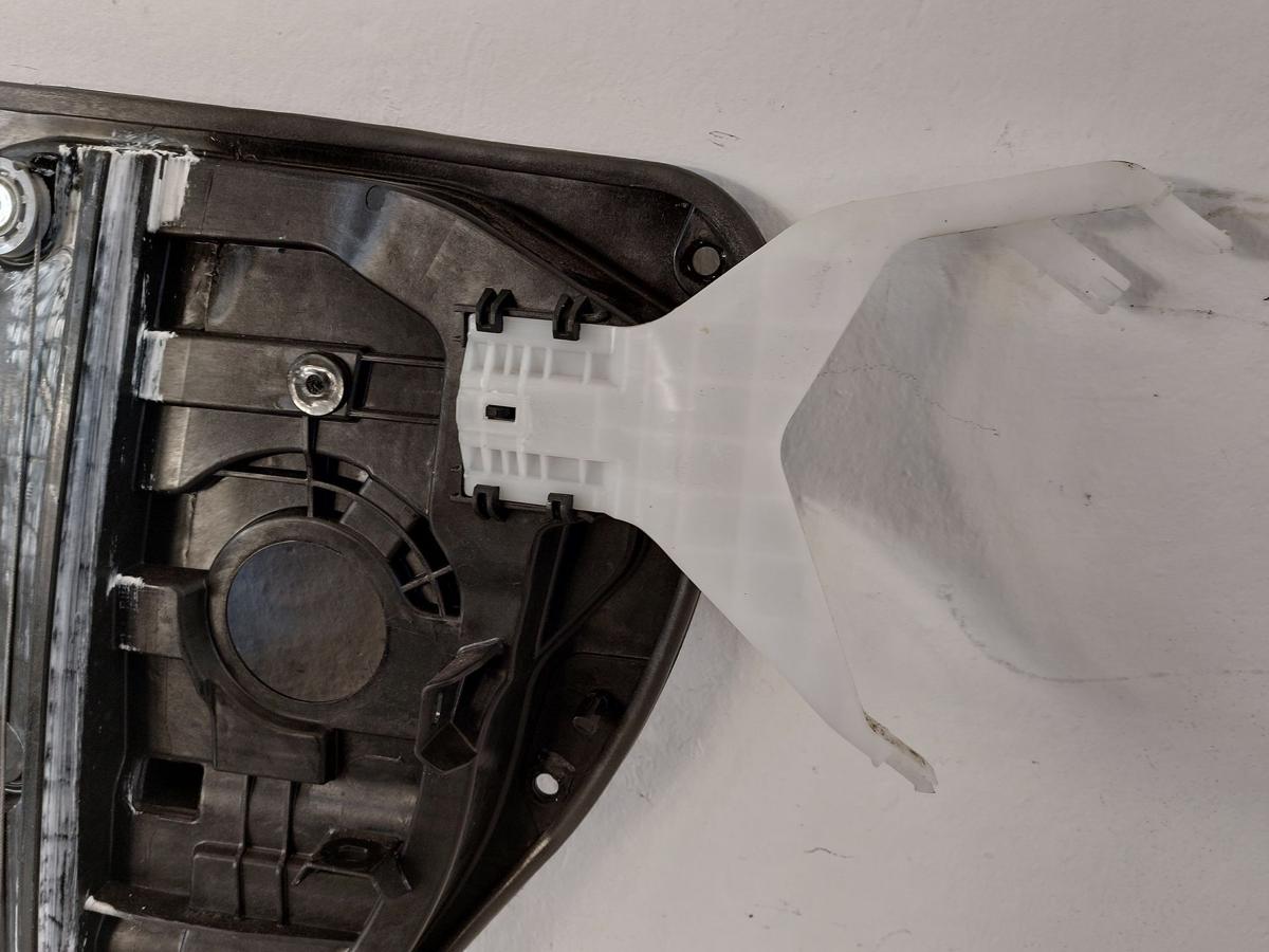 Hyundai i30 PD Mild Hybrid Fensterheber hinten links elektrisch auf Grundplatte