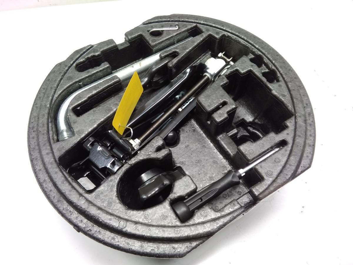 VW Golf 6 original Wagenheber Abschleppöse Schaumstoffbox 1K0011031J BJ2009 VW Golf 6 original Wagenheber Abschleppöse Schaumstoffbox 1K0011031J BJ2009