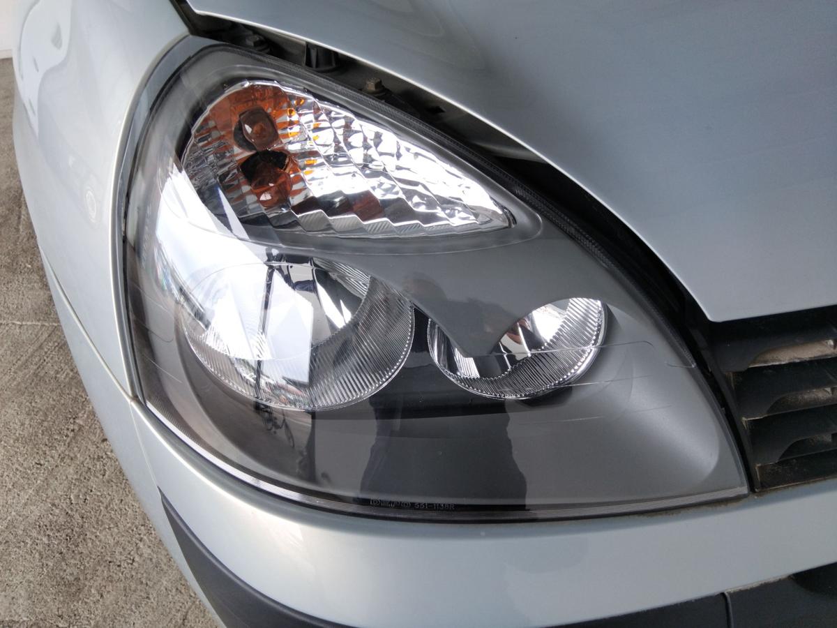 Renault Clio 2 Scheinwerfer rechts Depo grauer Hintergrund Facelift Halogen BJ04