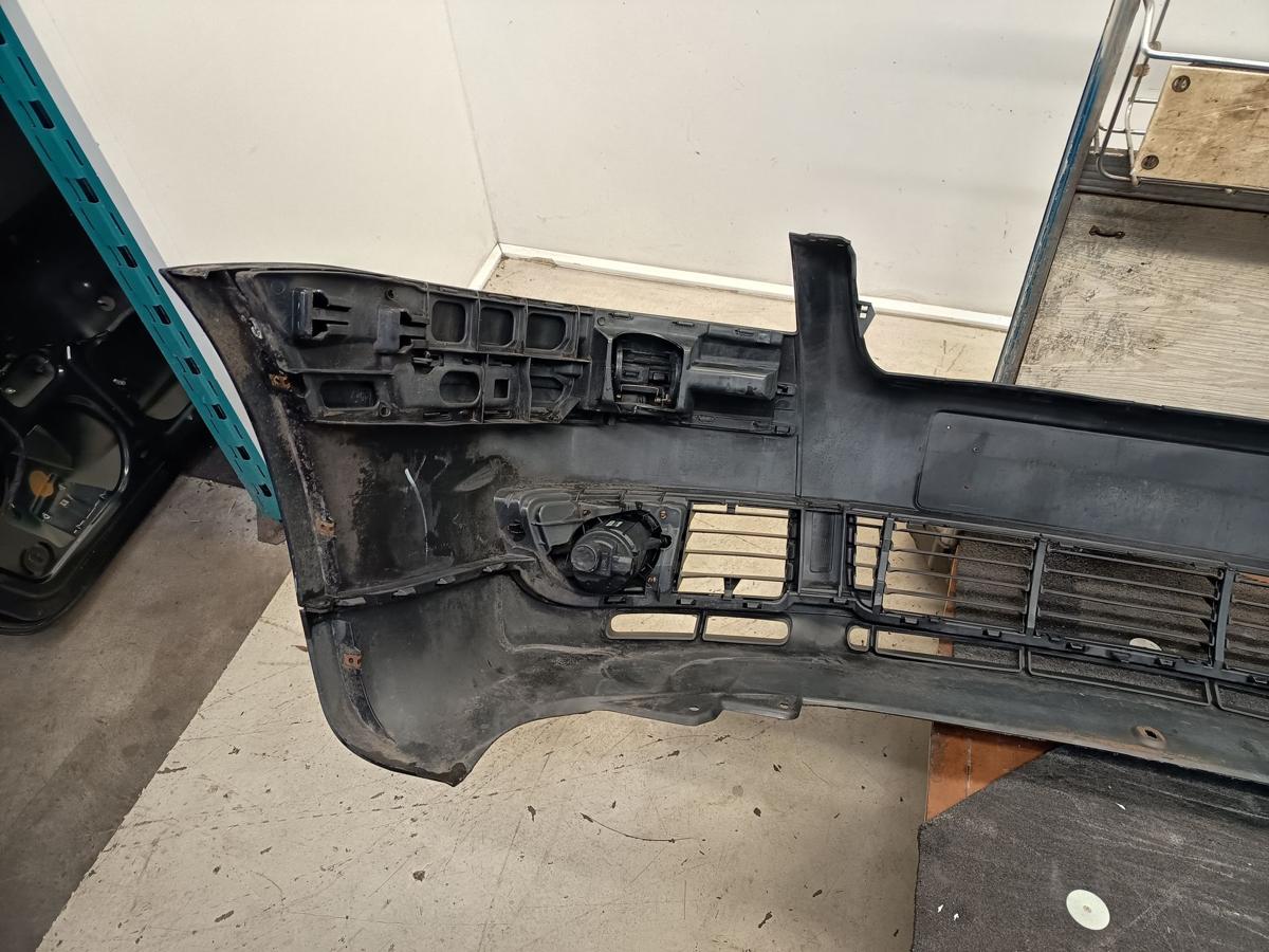 VW Passat 3B6 original Sto&szlig;stange vorne LC9Z Black Magic Metallic Baujahr 2002