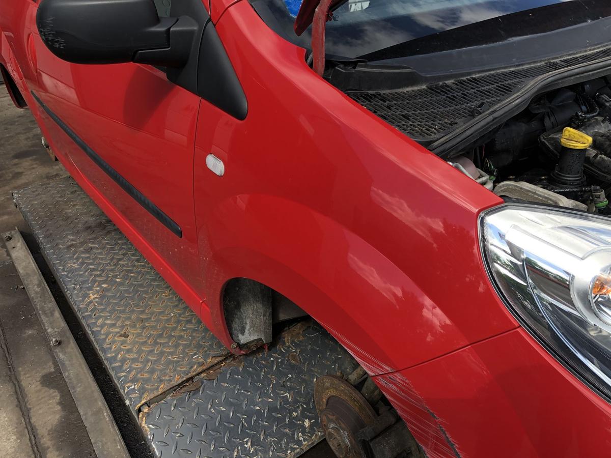 Renault Twingo II original Kotflügel rechts Seitenteil OV727 Spanischrot Bj 2010