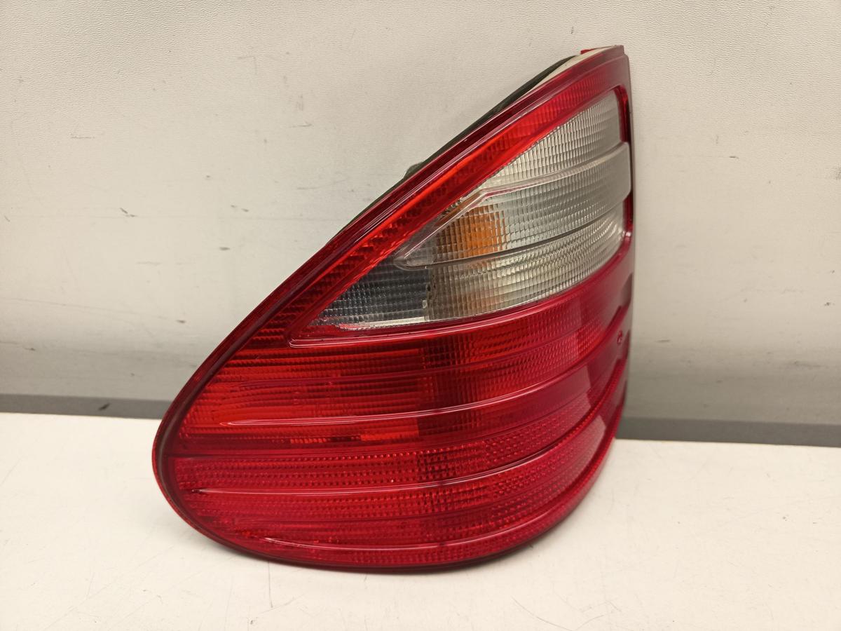 Mercedes E-Klasse Kombi S210 original R&uuml;ckleuchte links aussen Baujahr 1998