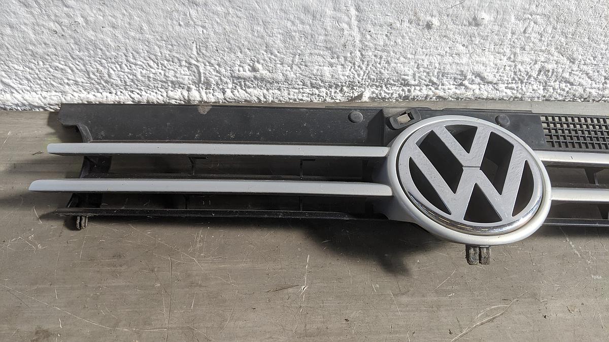 VW Golf 4 1J Kühlergrill 1J0853651P Grill Frontgrill mit Logo LB7Z Satinsilber BJ99