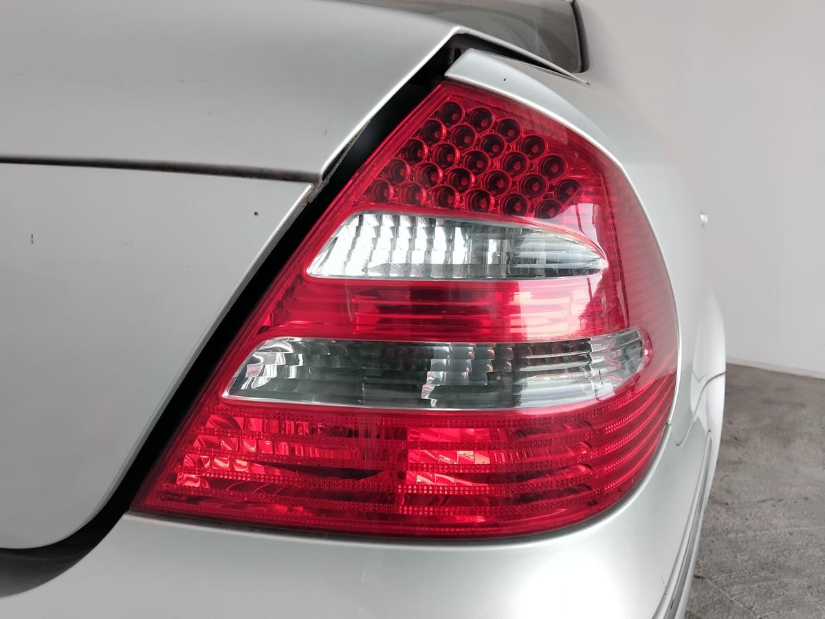 Mercedes E-Klasse W211 orig R&uuml;ckleuchte Heckleuchte rechts LED BJ2004 Limousine