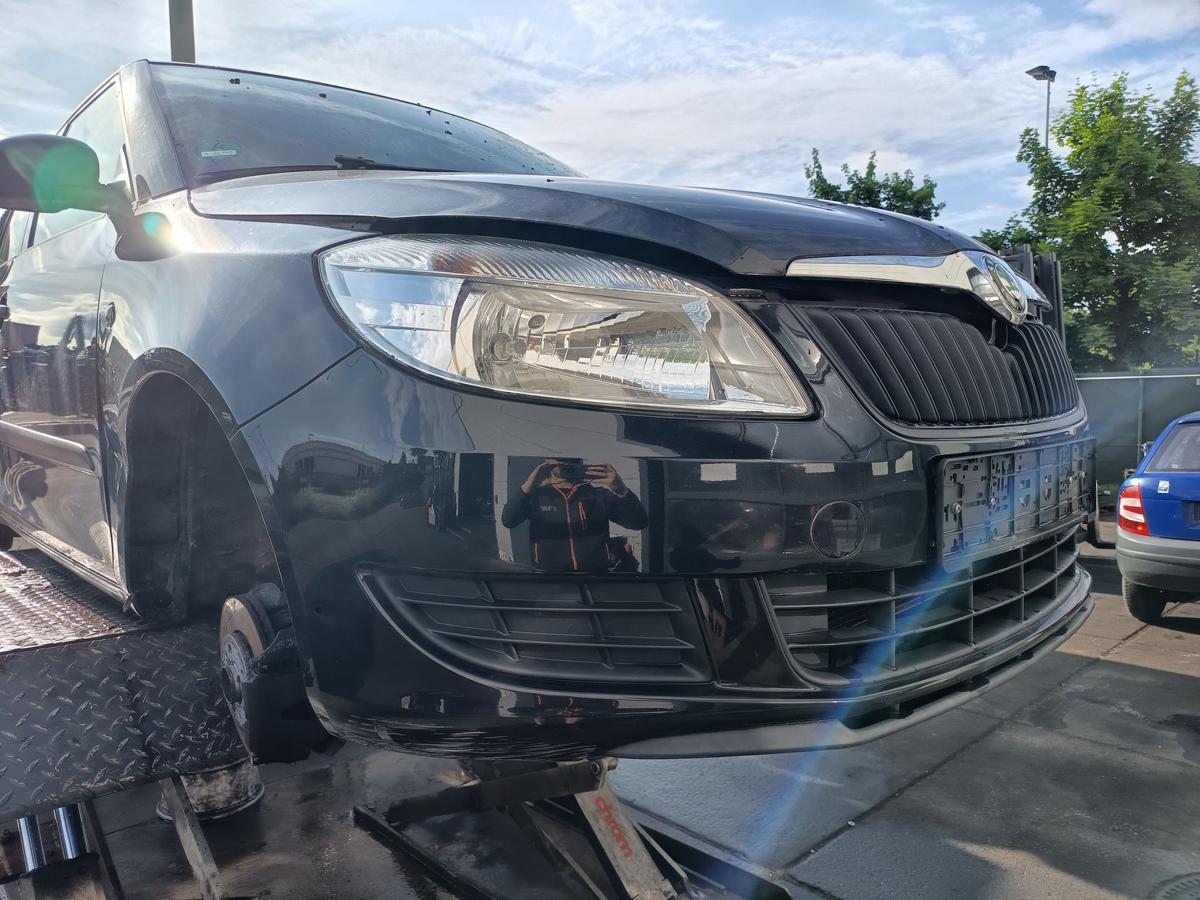 Skoda Fabia II 5J original Stoßstange Fänger vorn/Front F9R Black Magic Bj 2012