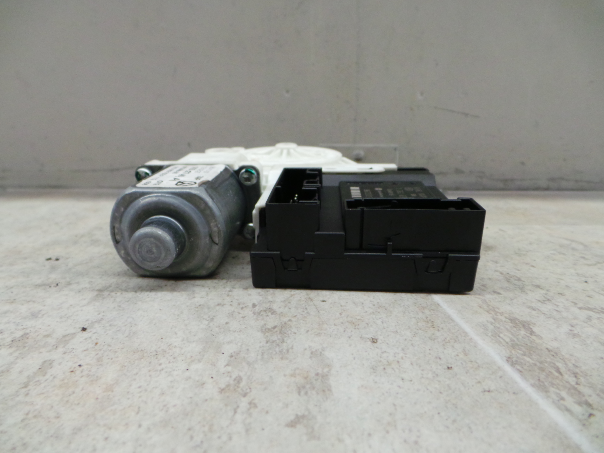 VW Golf 5 (V) Variant 07-09 Fensterhebermotor vorn rechts 1K5837402 Bosch